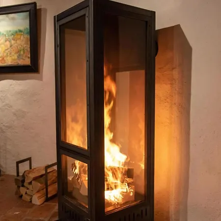 Wunderschoenes In Mit Offenerem Kamin Nyaraló